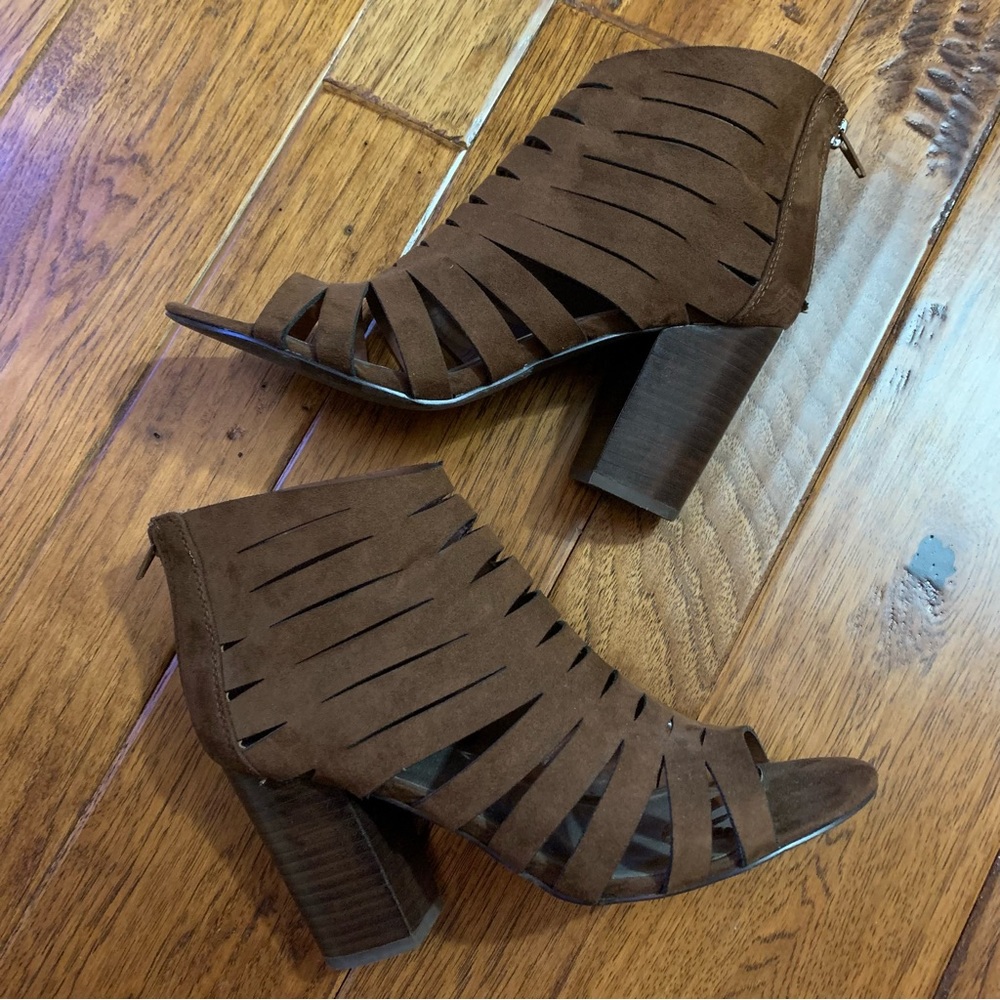 Carlos by Carlos Santana | Chocolate Brown faux suede Booties | Sz 8.5 - Picture 6 of 13